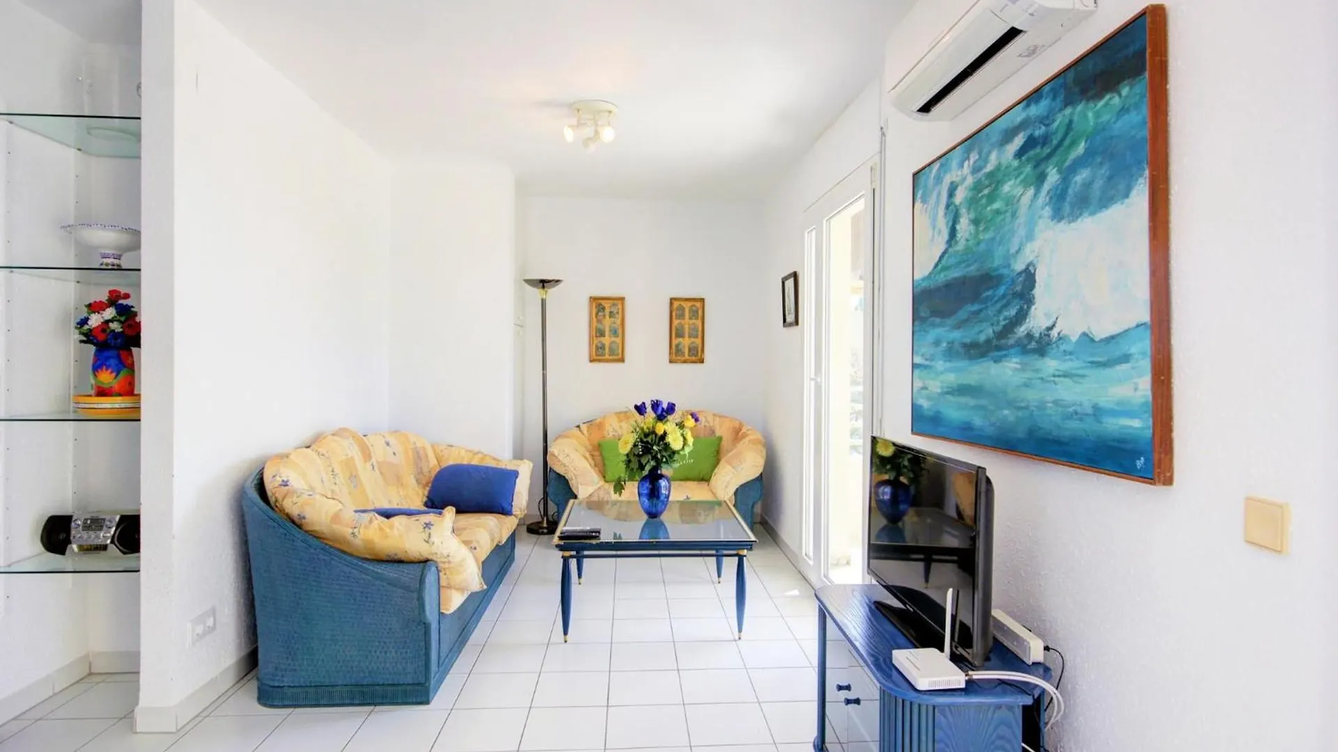 Pretty Apartment With Balcony Roses